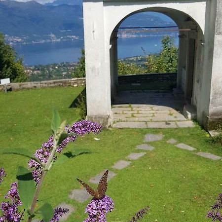 B&B Il Gatto Nero Castelveccana Exteriör bild