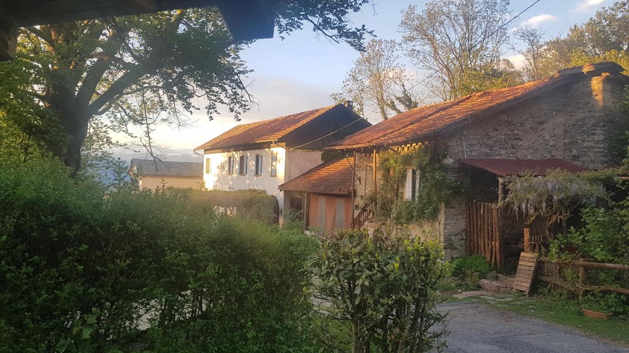 B&B Il Gatto Nero Castelveccana Exteriör bild