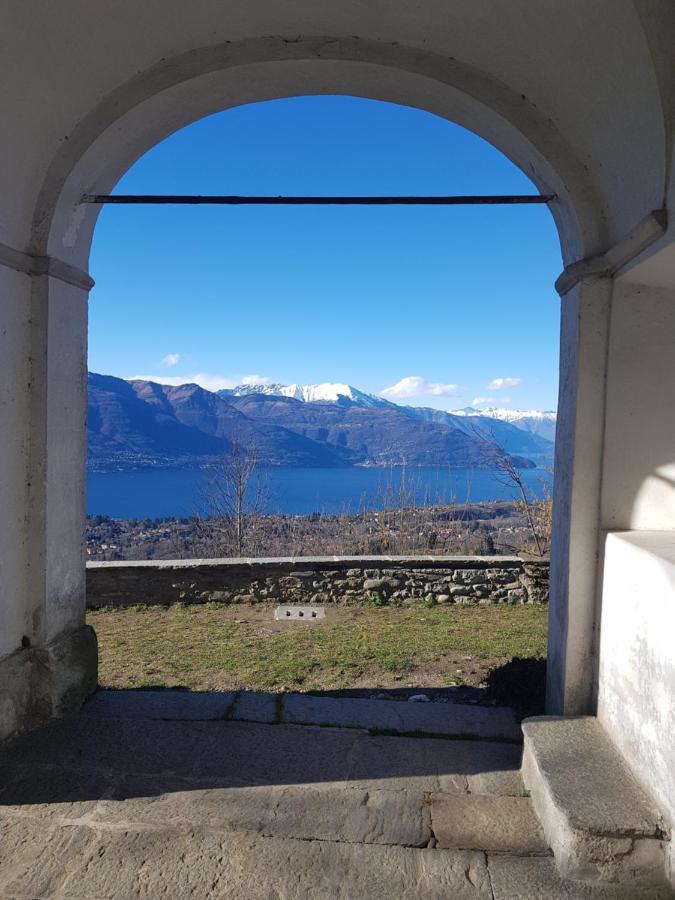 B&B Il Gatto Nero Castelveccana Exteriör bild