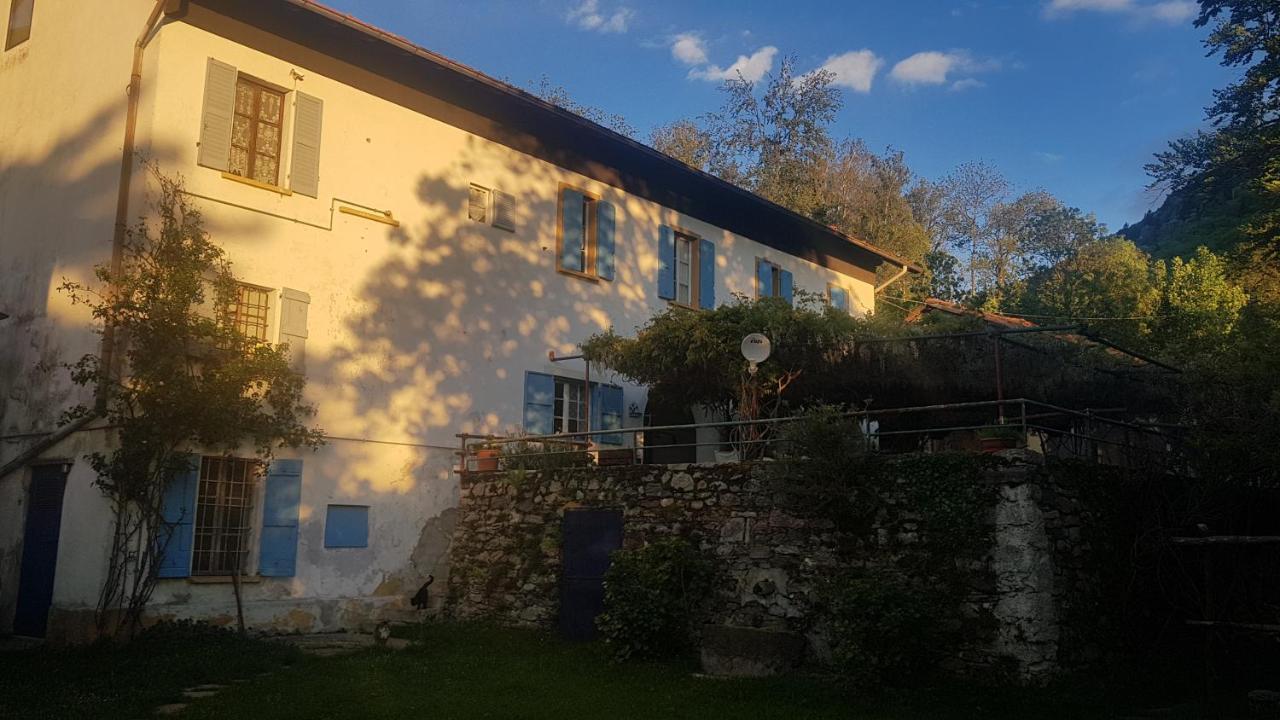 B&B Il Gatto Nero Castelveccana Exteriör bild