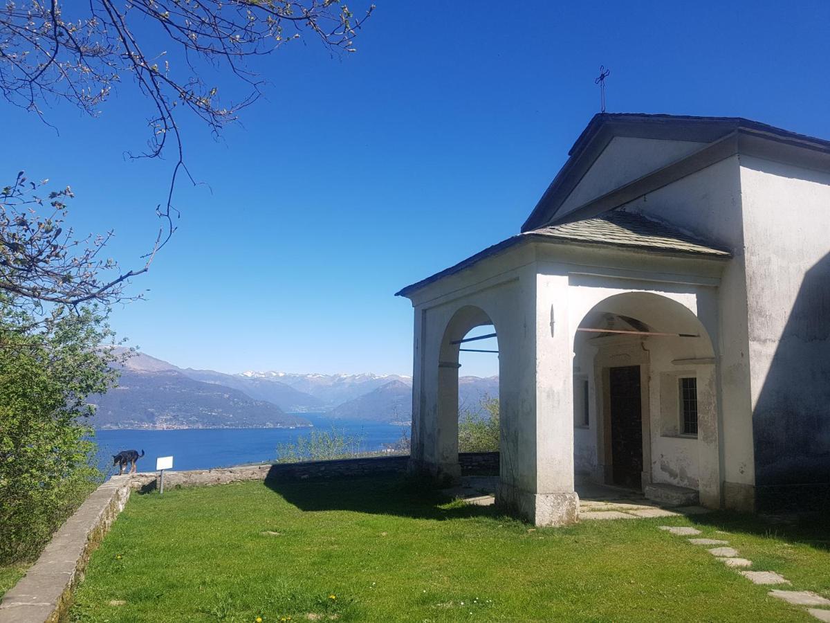 B&B Il Gatto Nero Castelveccana Exteriör bild