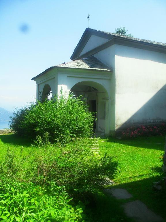 B&B Il Gatto Nero Castelveccana Exteriör bild