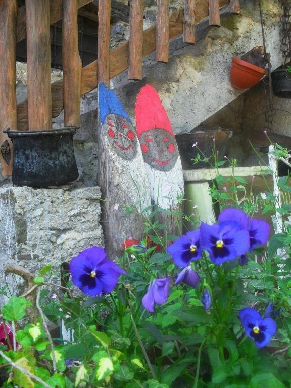 B&B Il Gatto Nero Castelveccana Exteriör bild
