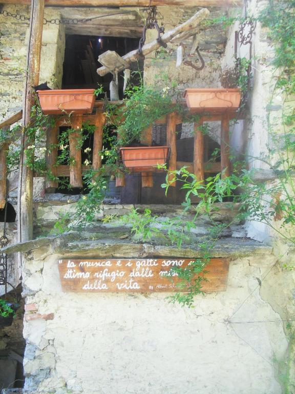B&B Il Gatto Nero Castelveccana Exteriör bild