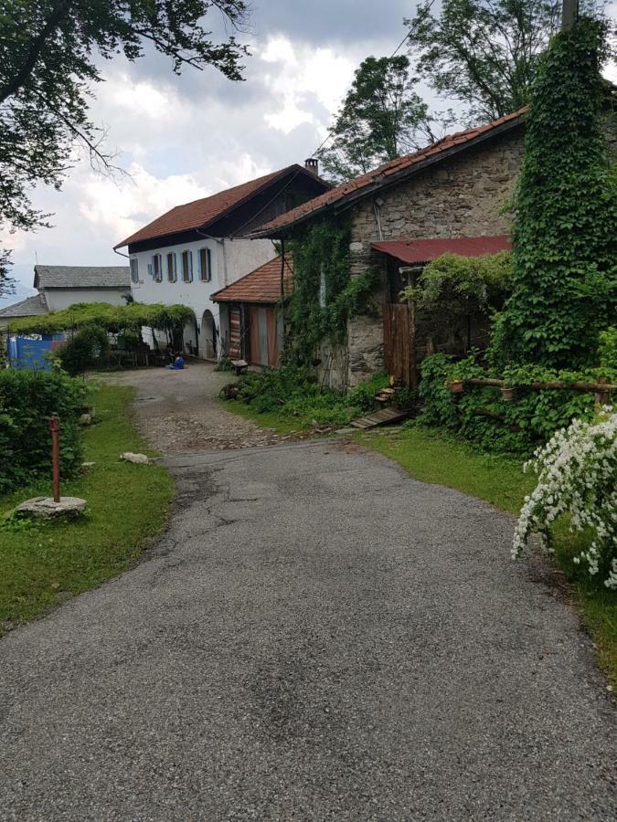 B&B Il Gatto Nero Castelveccana Exteriör bild