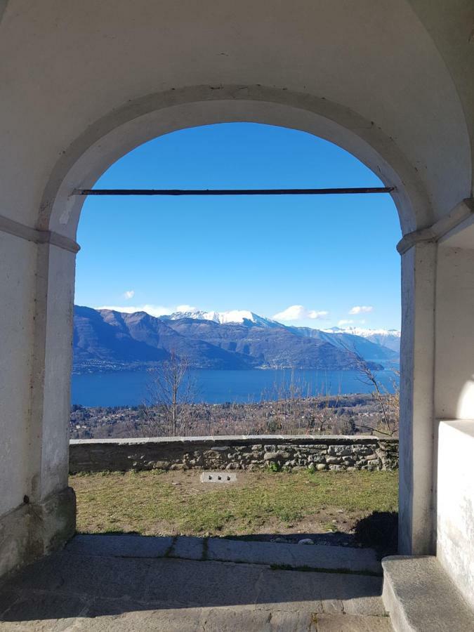 B&B Il Gatto Nero Castelveccana Exteriör bild